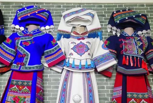 圍巾和手套之下藏著治療痕跡 患癌教授堅守課堂演繹 向死而生